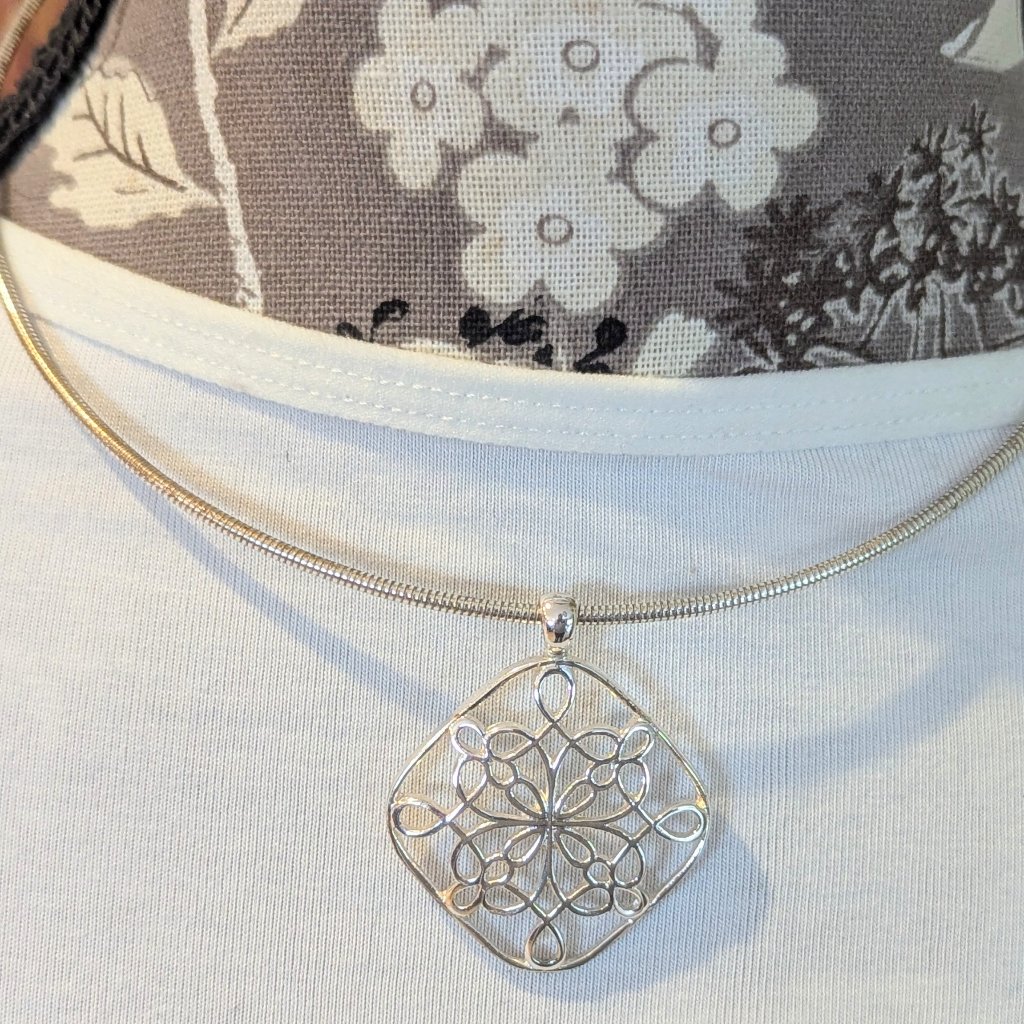 Statement Metal Choker Filigree-Detailed Style Pendant Silver Tone-Liz Co 18$